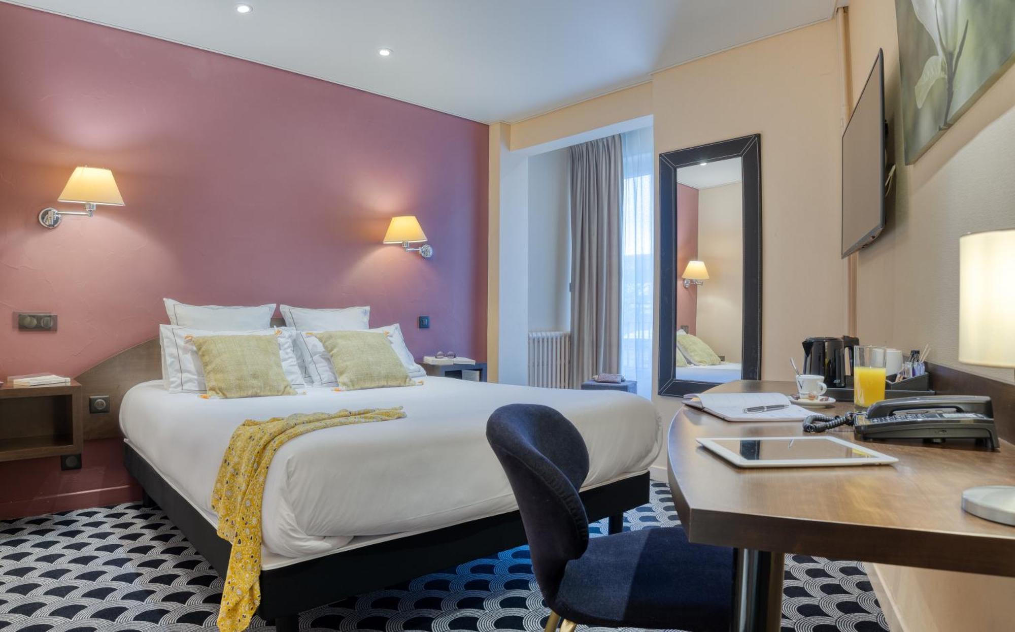 Brit Hotel Les Voyageurs Loudéac Buitenkant foto