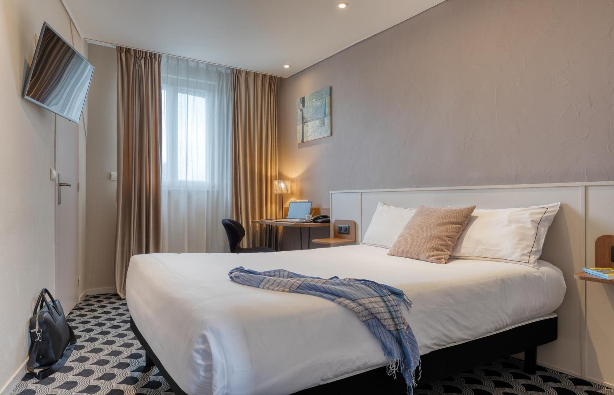 Brit Hotel Les Voyageurs Loudéac Buitenkant foto