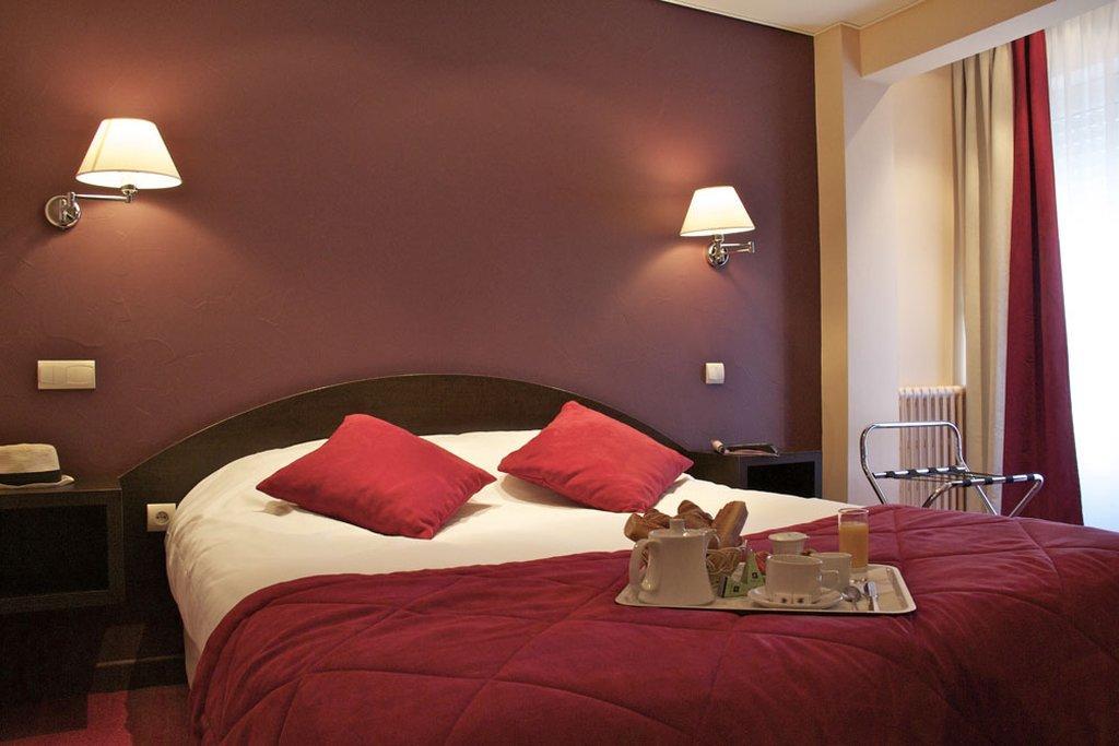 Brit Hotel Les Voyageurs Loudéac Buitenkant foto
